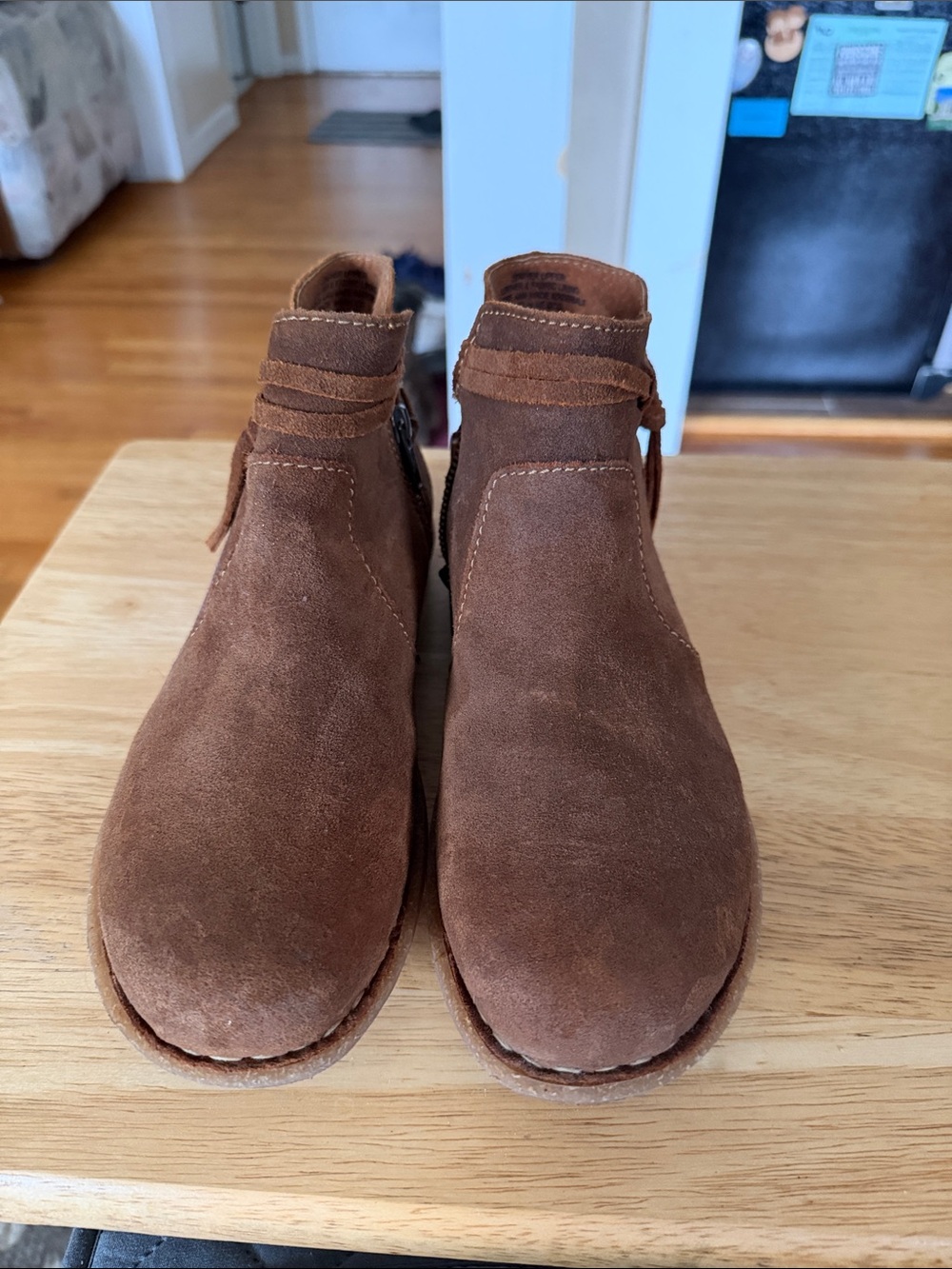 Born ankle boots, brown. Zip on the side.